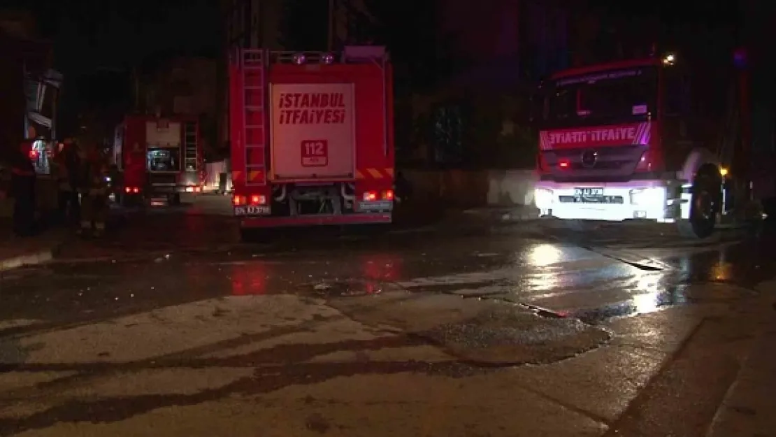 Kartal'da Gece Yükselen Alevler: Yangın Kısa Sürede Söndürüldü