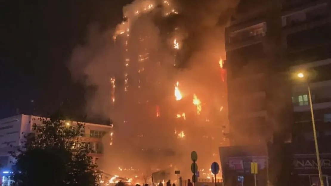 Bursa'da 10 Katlı İş Merkezinde Çıkan Yangın Kontrol Altına Alındı