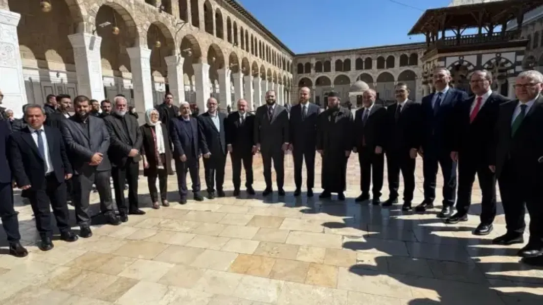 Bilal Erdoğan, Şam'daki Emevi Camii'nde Cuma Namazına Katıldı