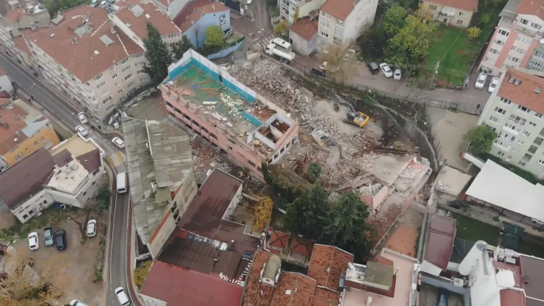 Bursa'da Deprem Yönetmeliğine Uymayan Tarihi Okula Yıkım Kararı