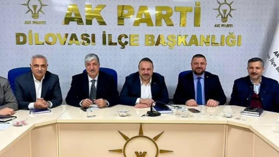 Dilovası Belediye Başkanı Ramazan Ömeroğlu, AK Parti yönetim toplantısına katıldı