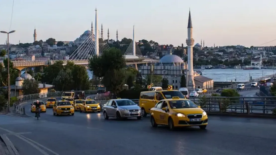 İstanbul'da 2500 Yeni Taksi Plakası İhalesi Durduruldu: Taksiciler Kazandı!