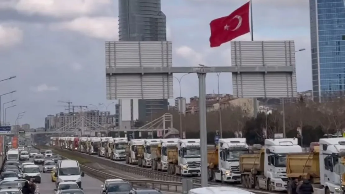 İstanbul'da Harfiyatçılar D100 Karayolunda Eylem Yaptı Ekrem İmamoğlu'nun Kararına Tepki