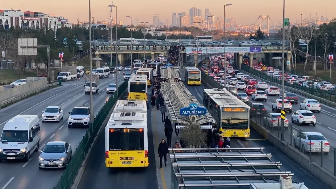 İstanbul'da Zam Sonrası Öğrenci Akbil Fiyatı Ne Kadar Oldu? İstanbul'da Öğrenci Aylık Abonman Ne Kadar Oldu? Tek Basım ücreti ne kadar?