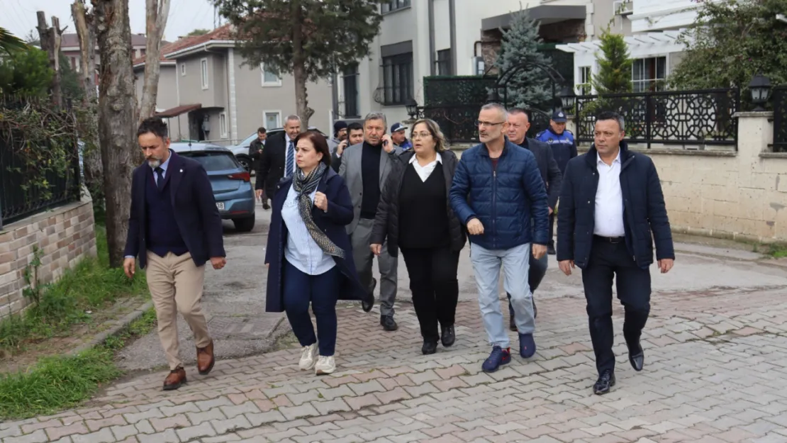 İzmit'te Başkan Fatma Kaplan Hürriyet, mahallelerin sorunlarını çözmek için sahada