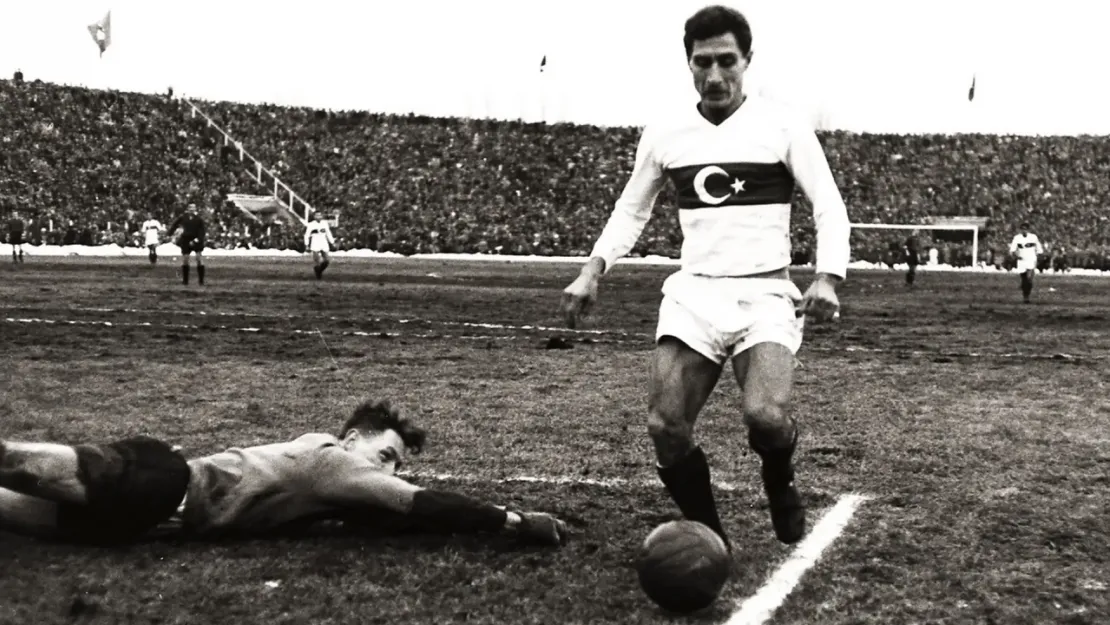 Lefter Küçükandonyadis Kimdir?