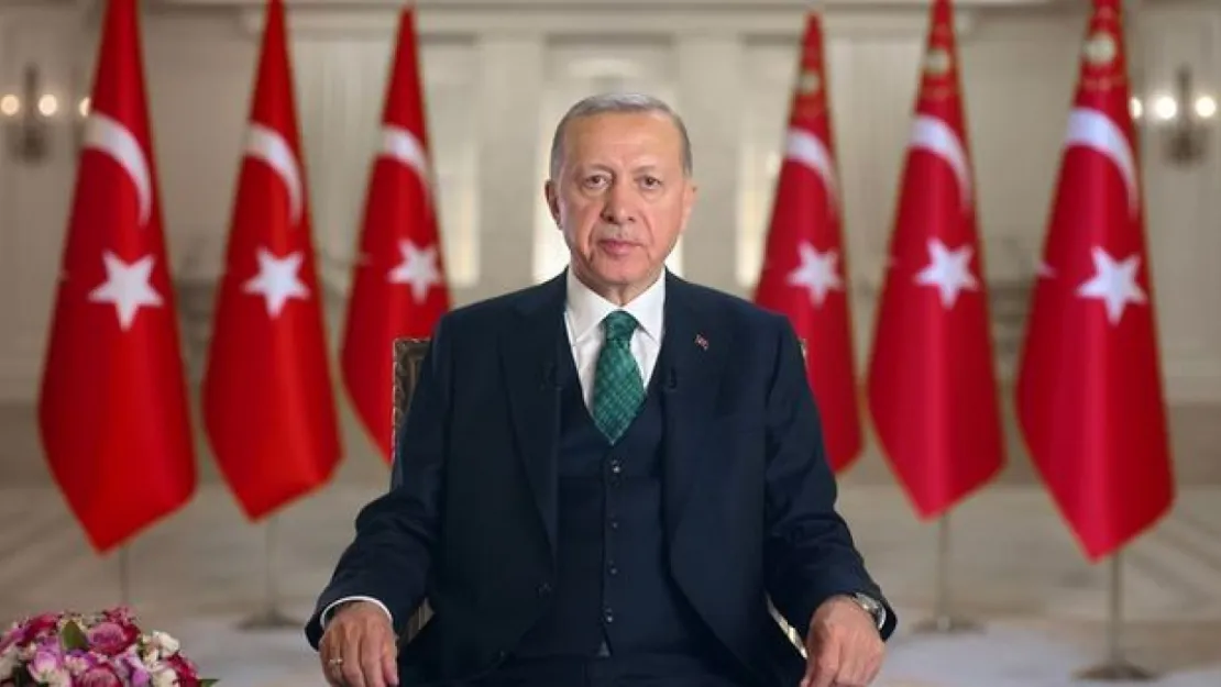 Recep Tayyip Erdoğan: Türkiye'nin 12. Cumhurbaşkanı ve Siyasi Yolculuğu