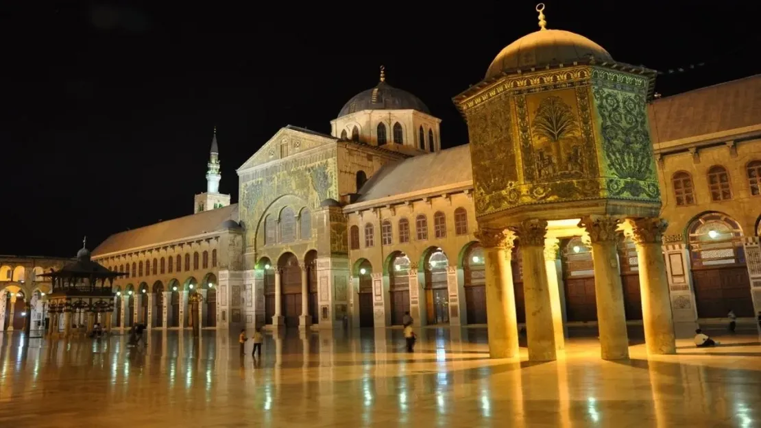 Şam'ın Emevi Camii'nin Yeni Halıları Gaziantepli Halıcılar Tarafından Yenilendi