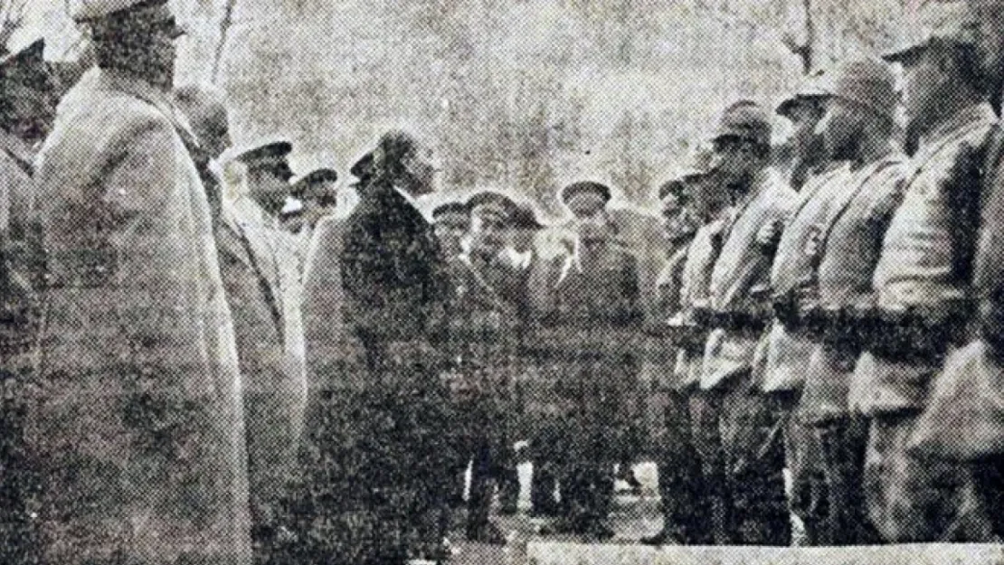 Tarihe Yeni Bir Bakış: Atatürk'ün Daha Önce Görülmemiş Fotoğrafları Ortaya Çıktı