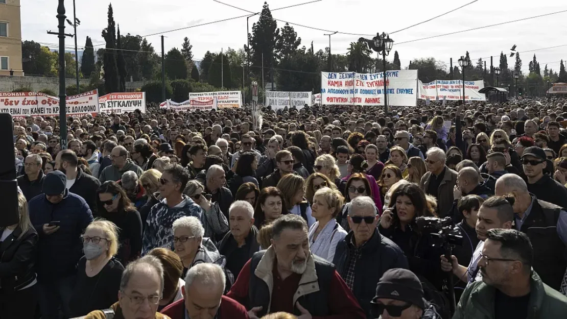 Yunanistan'da Tren Faciası Protestoları Halk Sokaklara Döküldü