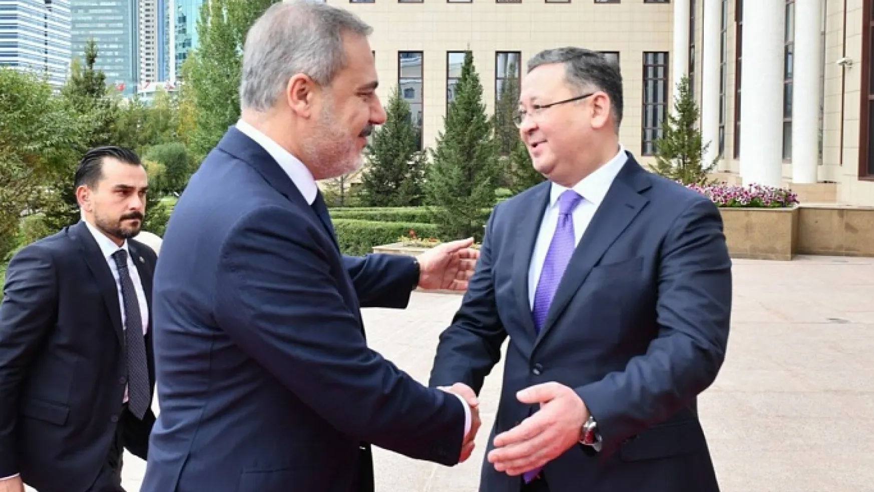 Dışişleri Bakanı Hakan Fidan, Kazakistan'ın Başkenti Astana'ya Resmi Ziyarette Bulundu