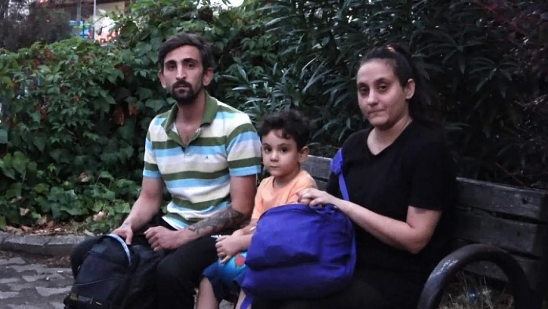 Ev Sahibi İle Yaşanan Anlaşmazlık Sonucu Sokakta Kalan Aile: Yardım Bekliyorlar