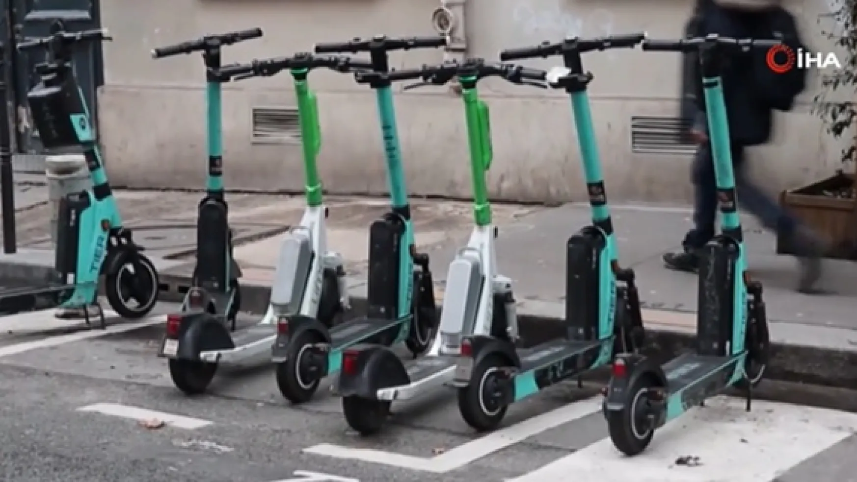 Paris'te Artık Elektirikli Scooter Kullanmak Yasak