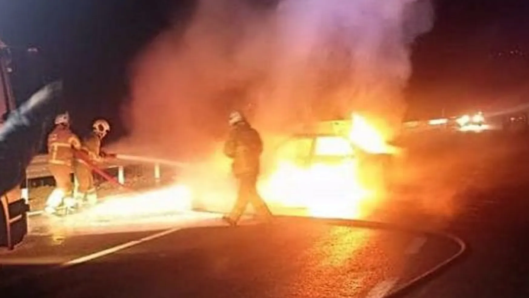 Bartın'da Kamyonet İlçe Çarpışan Araç Alev Aldı: 1 Ölü 2 Yaralı