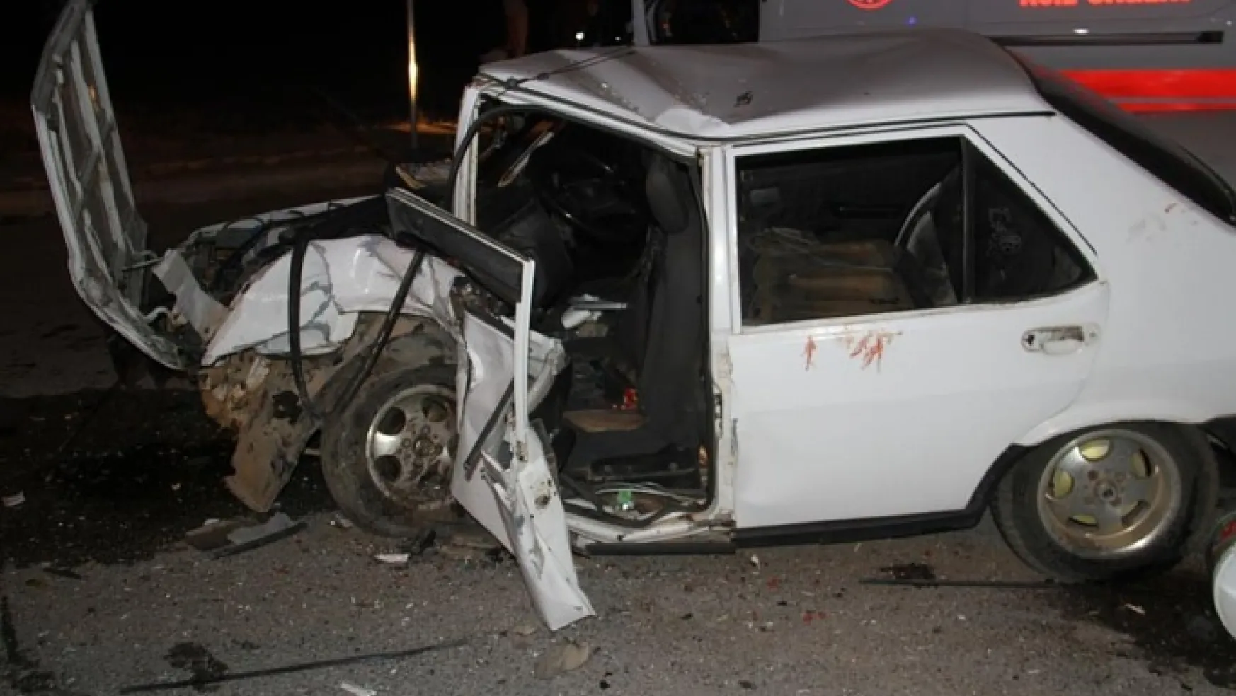 Konya'da Çarpışan 2 Otomobilden 8 Kişi Yaralı Olarak Kurtuldu