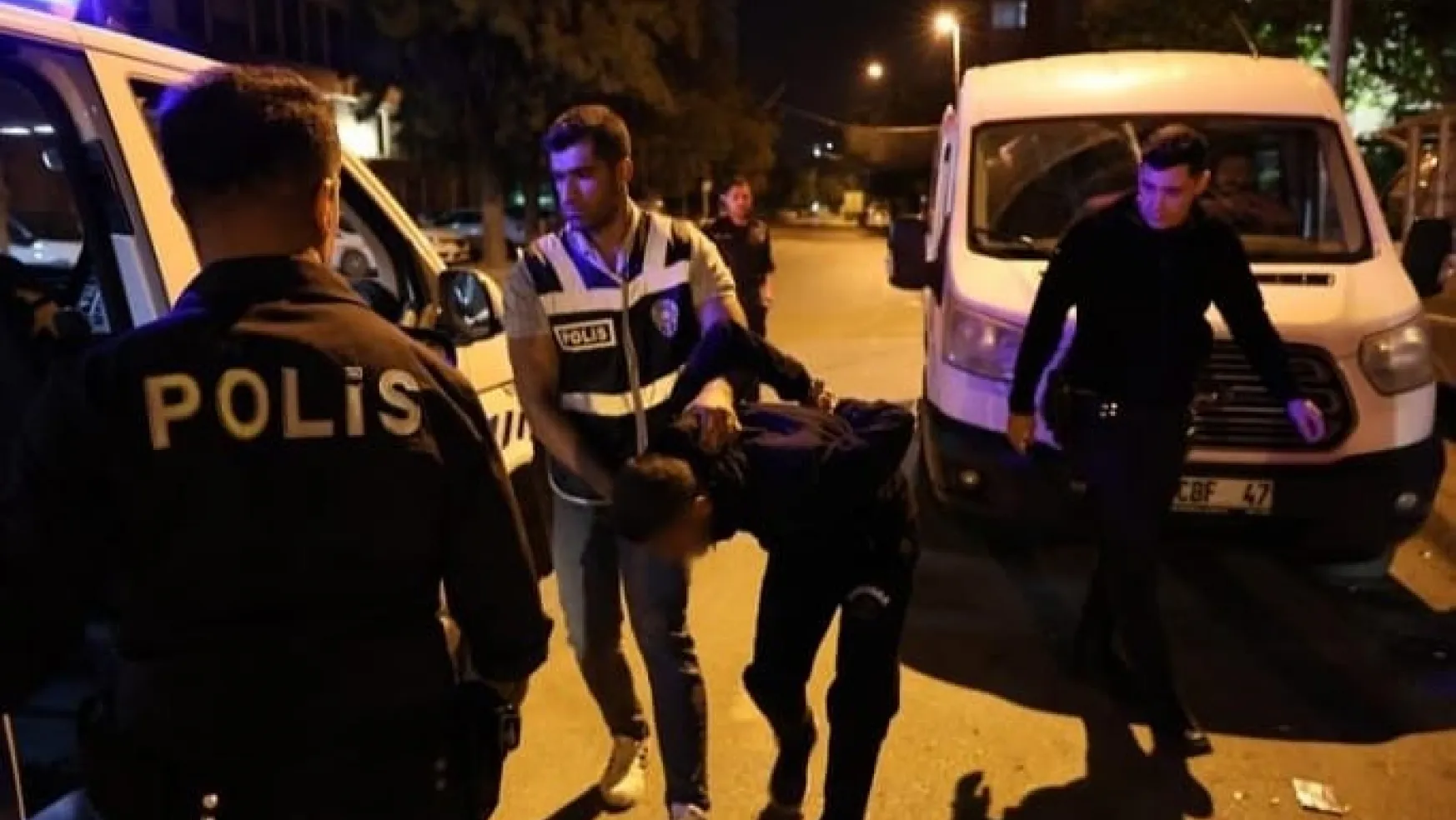 Polisin Durdurmak İstediği Hükümlü Polis Memuruna Aracıyla Çarparak Kaçmaya Çalıştı