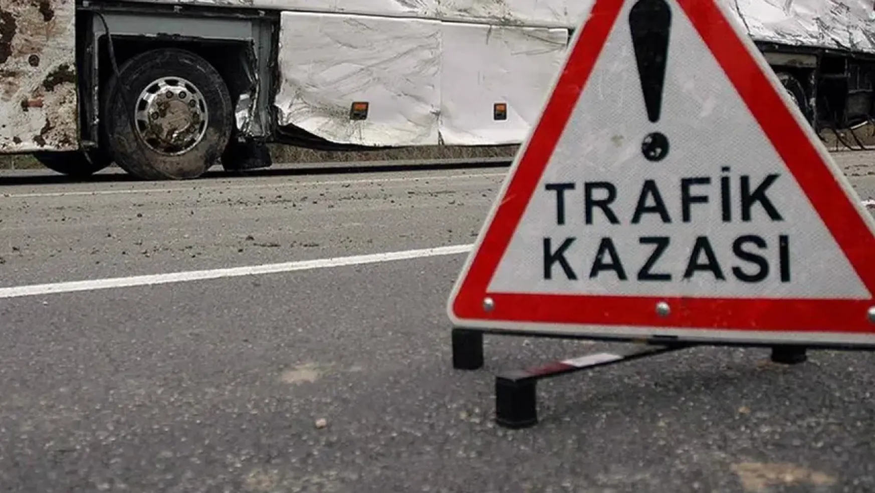 Ankara'da Kontrolden Çıkarak Park Halindeki Tıra Çarpan Araç Sürücüsü Hayatını Kaybetti