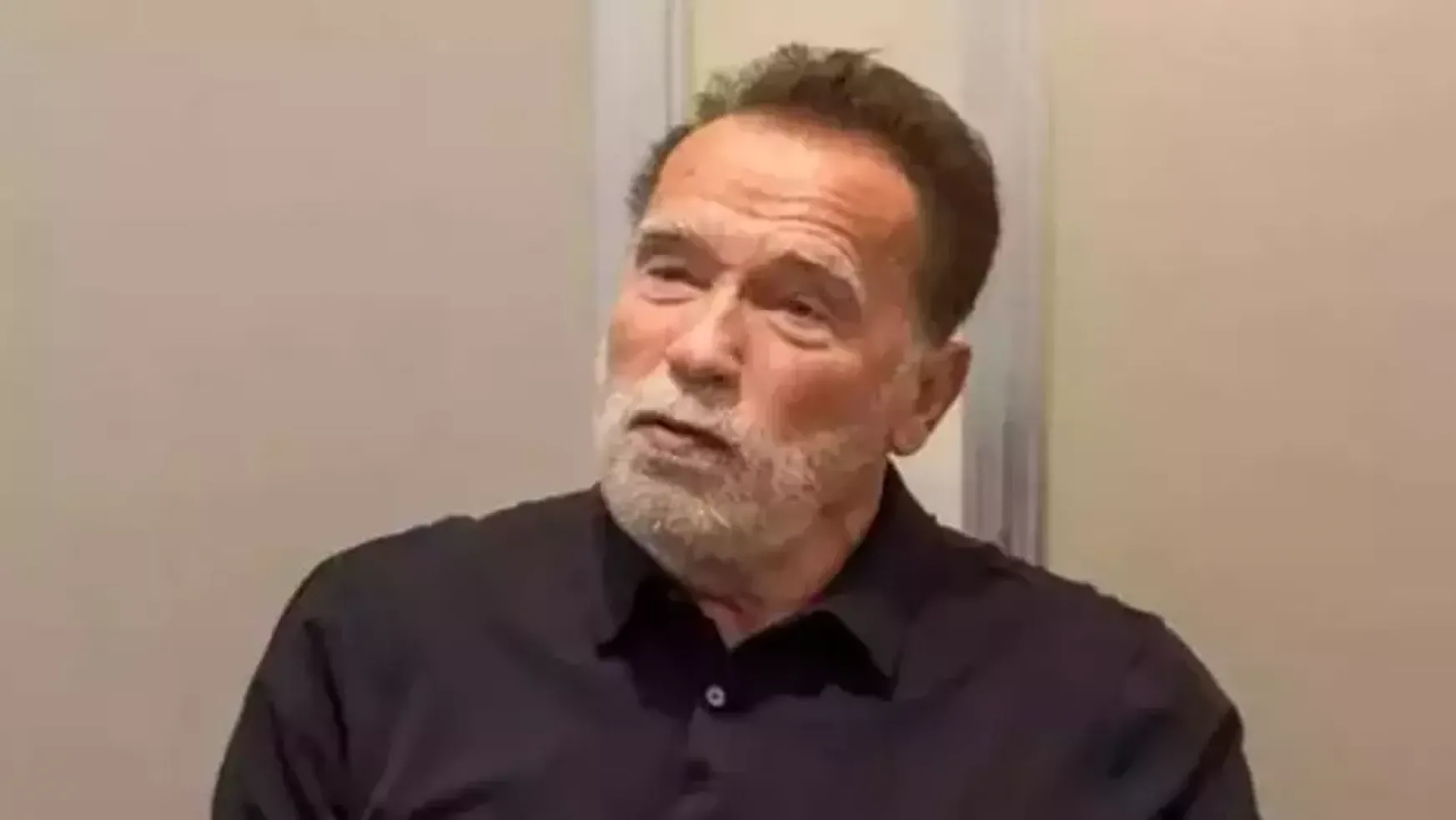 Arnold Schwarzenegger'e Havaalanında Gözaltı!
