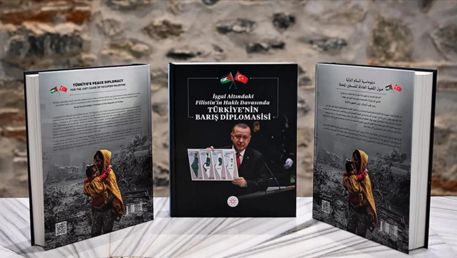 Cumhurbaşkanı Erdoğan Yunanistan Ziyaretinde Yunan Başbakanı Miçotakis'e Barış Diplomasisi Kitabı Hediye Etti
