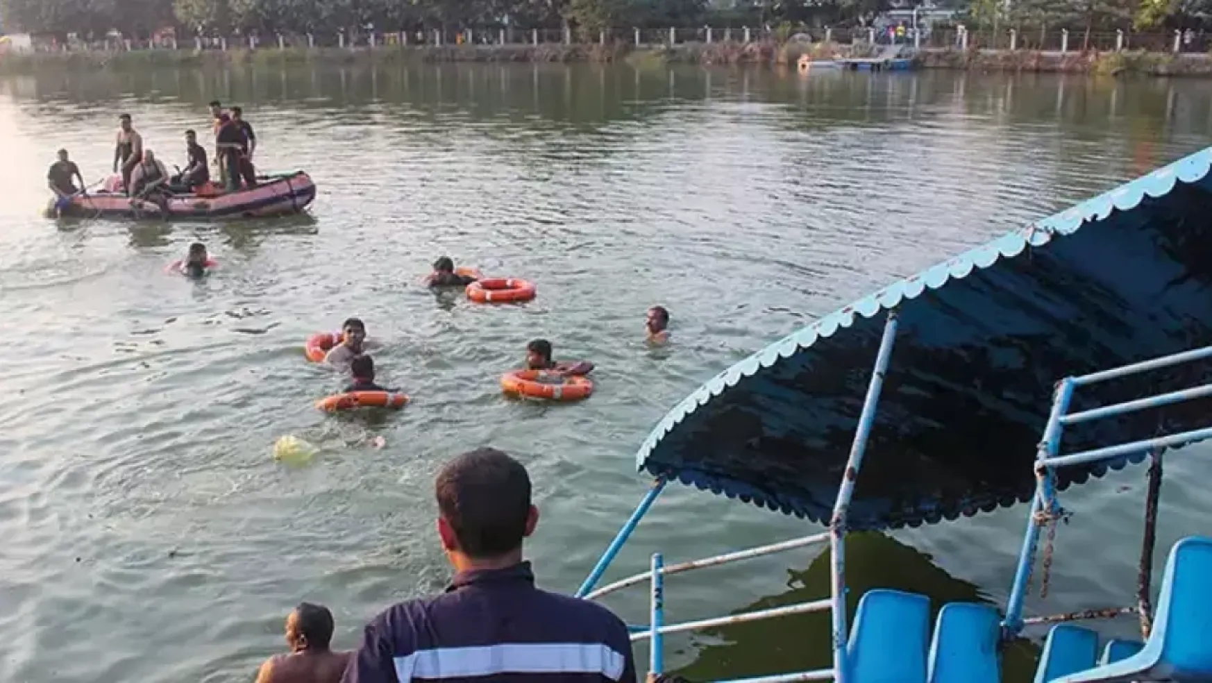 Hindistan'da Tekne Alabora Oldu! 14 Kişi Hayatını Kaybetti