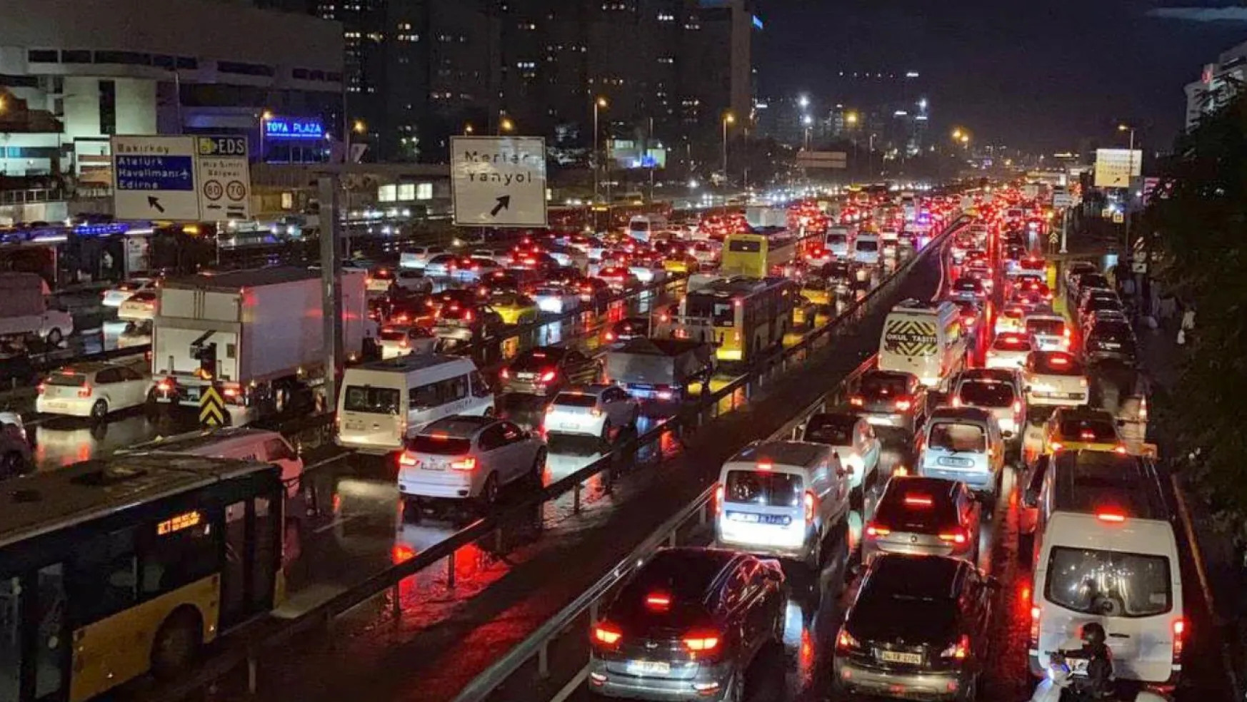 İstanbul'da Trafik Kabusu Büyüyor! Yoğunluk Yüzde 83'e Çıktı!