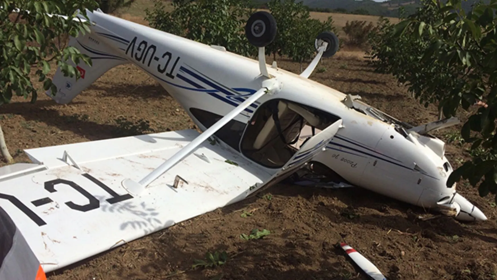 Mecburi Olarak Tarlaya İnen Eğitim Uçağı Panik Yarattı!