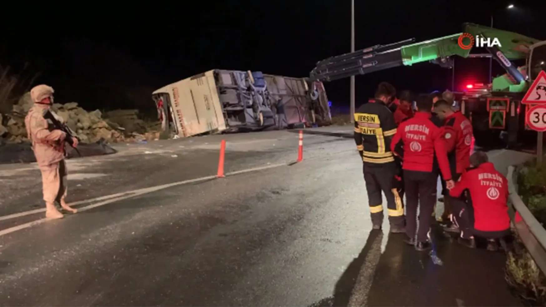 Mersin'de Feci Trafik Kazası: Otobüs Devrildi 9 Kişi Hayatını Kaybetti 30 Kişi Yaralandı